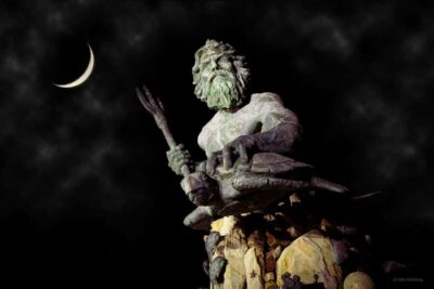 Virginia Beach: Neptune Ghosts Haunted Walking Tour - Meeting at the King Neptune Statue and getting oriented fast