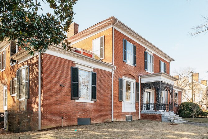 Virginia: Ghosts of Fredericksburg Self-Guided Walking Audio Tour - Stop 1: The Chimneys and Its Loyal-to-the-Crown Story