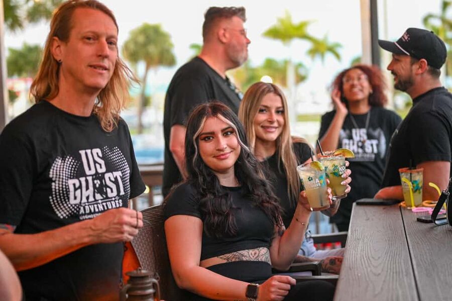 Waikiki Ghosts Boos and Booze Haunted Pub Crawl - Group size and the guide vibe: the one risk worth planning for
