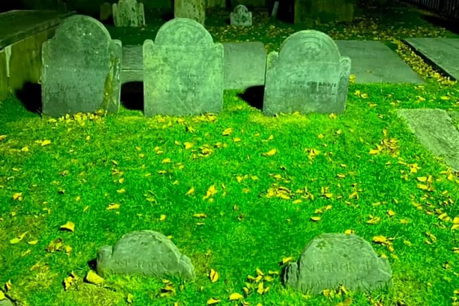 Walking Ghost Tour Through Newport RI - Stop-by-stop: Cardines Field to White Horse Tavern