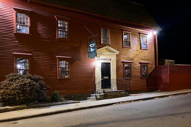 Walking Ghost Tour Through Newport RI - Meeting houses and churchyards: Great Friends Meeting House and Trinity Episcopal