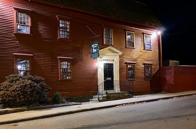 Walking Ghost Tour Through Newport RI - Eisenhower Park, the Outlook Inn, and the Old Stone Mill: variety in the haunting