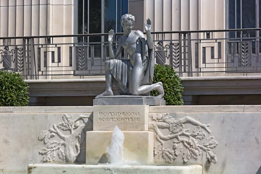 Washington D.C.: The Ghosts of Washington D.C. Walking Tour - Library of Congress after dark: listening for footsteps