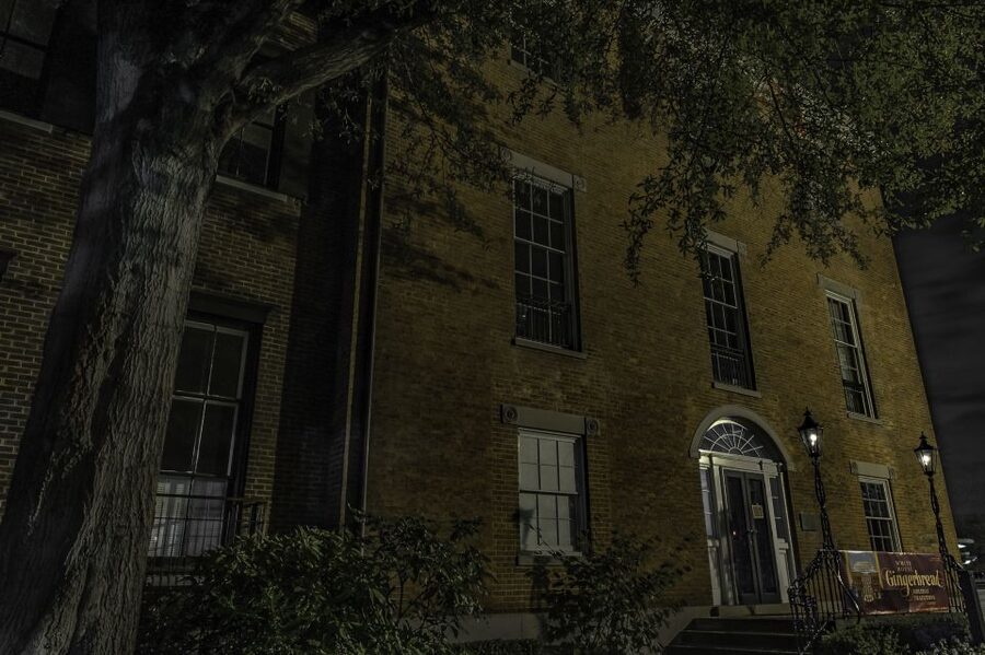 Washington, DC: Ghosts and Spirits Haunted Walking Tour - Guides, pacing, and why names like Charlie and Elias matter