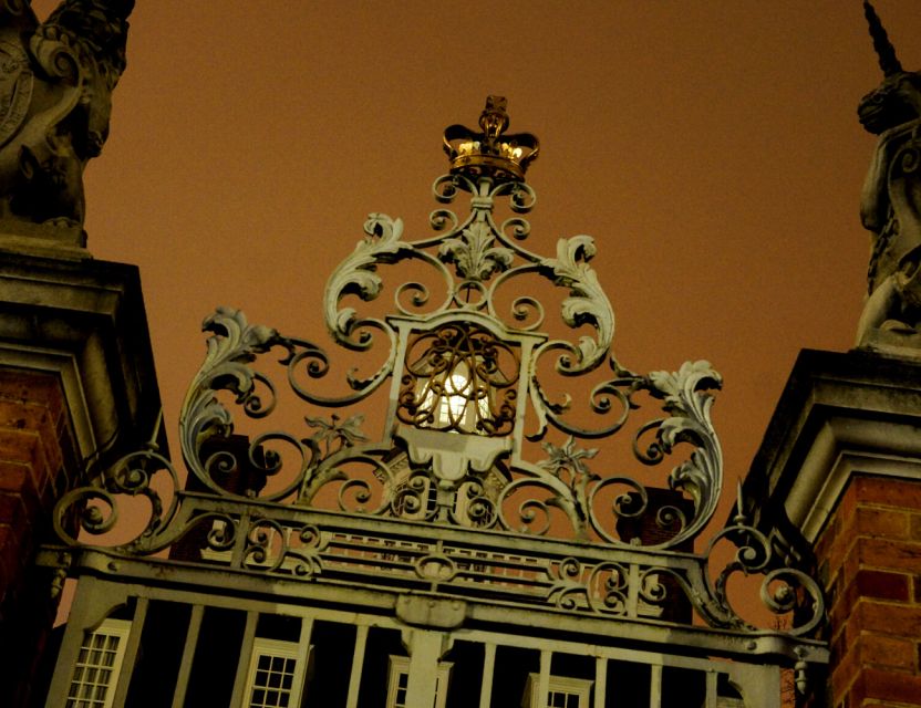 Williamsburg: Colonial Ghosts Haunted Walking Tour - Meeting at Merchant’s Square: Find the Jefferson Bench