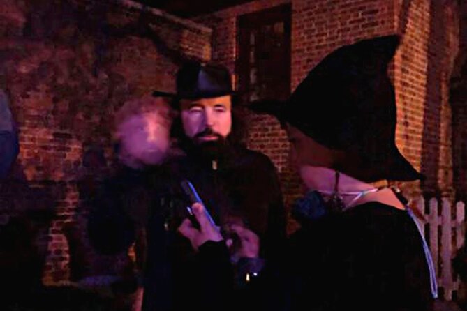 Williamsburg East Ghost Tour - What to Bring for Ghost Photos (And for Comfort)