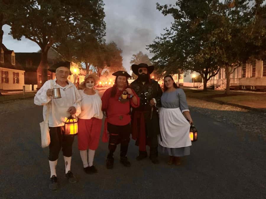 Williamsburg: Haunted Ghosts, Witches, and Pirates Tour - Meeting at the Capitol Building: Lanterns, Costumes, and Fast Set-Up