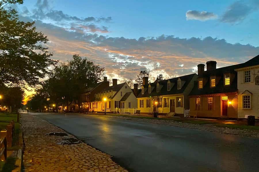 Williamsburg: Haunted Ghosts, Witches, and Pirates Tour - Guides Matter: The Characters, the Humor, and the Pace
