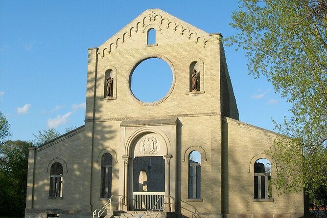 Winnipeg's Most Haunted: a Smartphone Audio Ghost Tour - Stop-by-stop route: haunted Winnipeg from The Forks to the Pantages