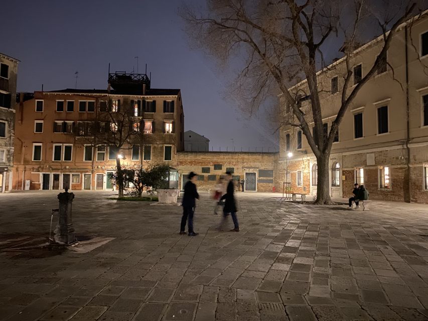Your evening in Venice - Legends&Ghosts&Aperitif - The osteria moment: skip the line, then taste lagoon seafood cikketti